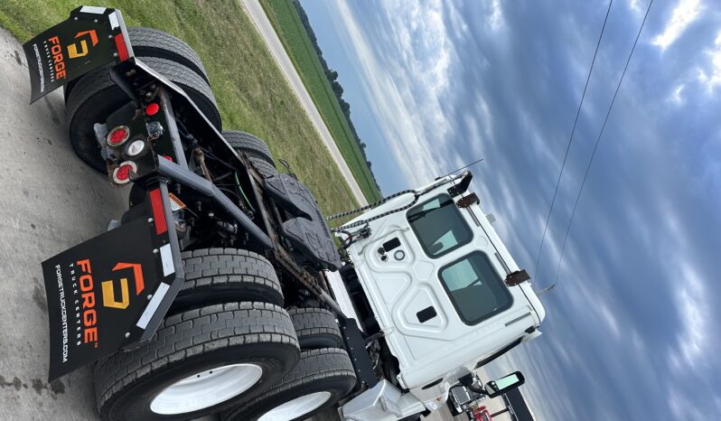 2016 Freightliner Cascadia 125 full