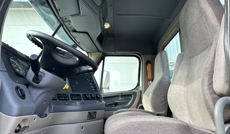 2016 Freightliner Cascadia 125 full