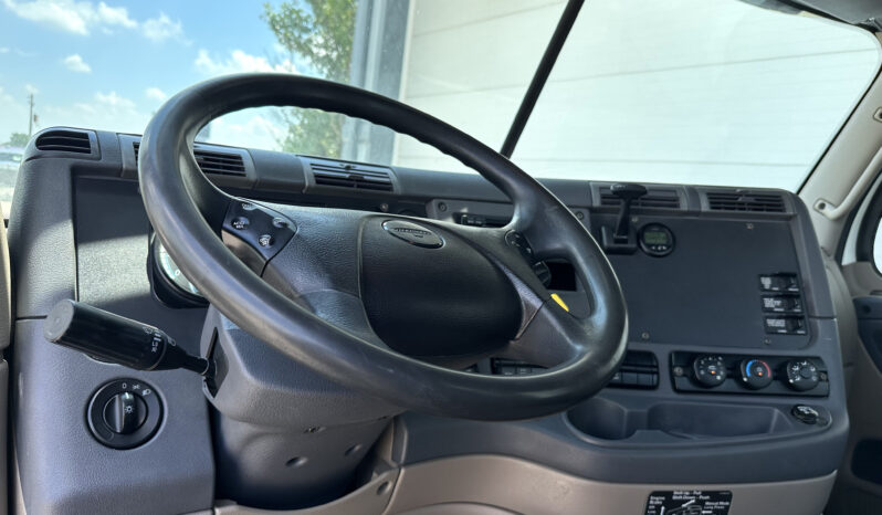 2015 Freightliner Cascadia 125 full