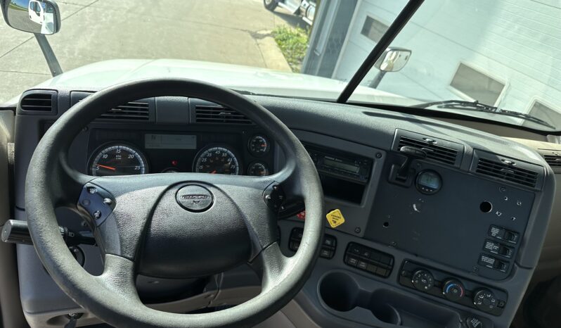 2016 Freightliner Cascadia 125 full