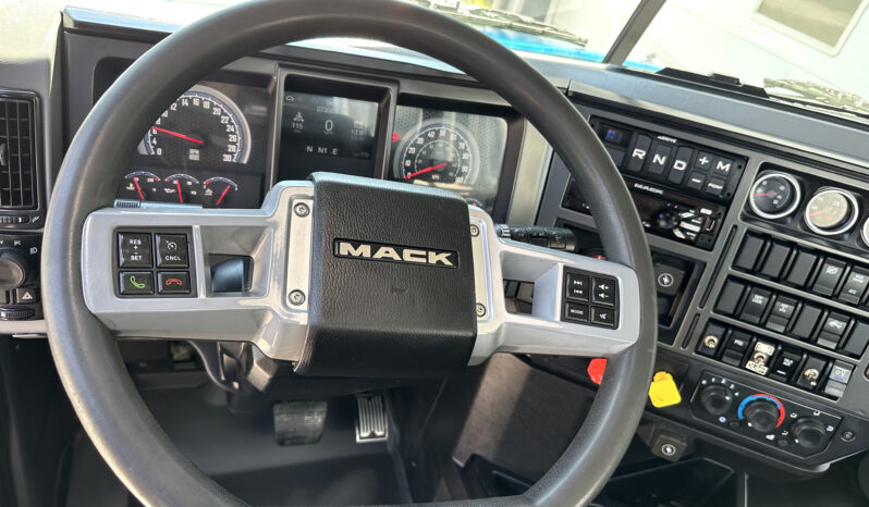 2019 Mack Granite 64FT full