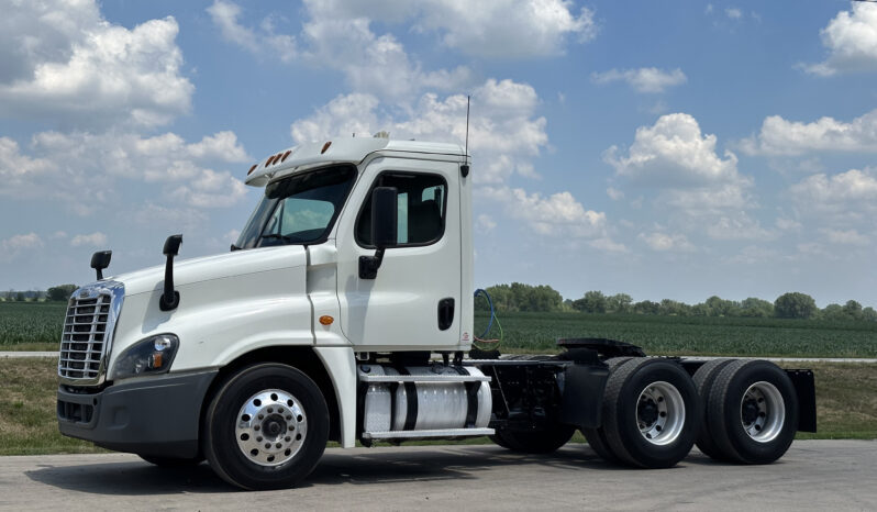 2015 Freightliner Cascadia 125 full