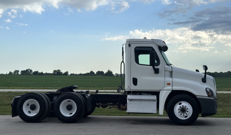 2016 Freightliner Cascadia 125 full