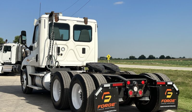 2016 Freightliner Cascadia 125 full