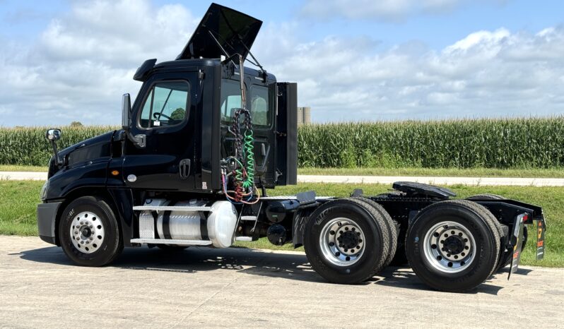 2018 Freightliner Cascadia 125 full