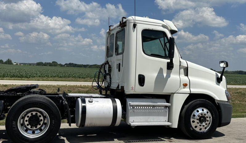 2015 Freightliner Cascadia 125 full