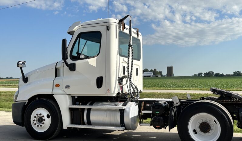 2016 Freightliner Cascadia 125 full