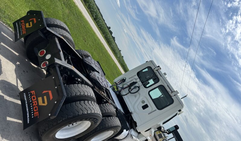 2015 Freightliner Cascadia 125 full