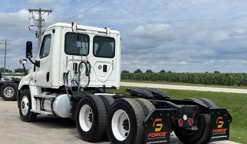 2015 Freightliner Cascadia 125 full