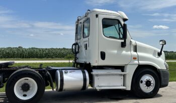 2015 Freightliner Cascadia 125 full